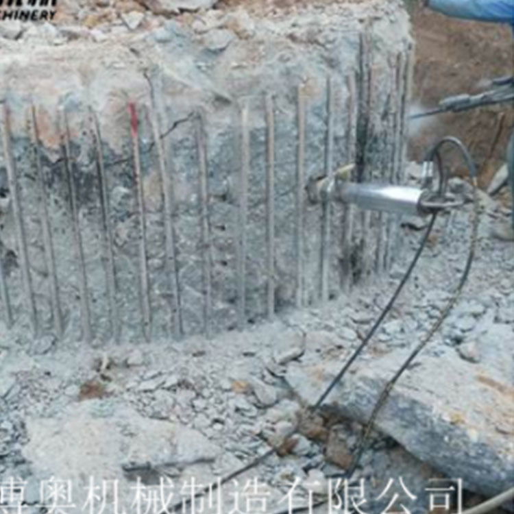 混凝(ning)土樁頭液壓劈(pī)裂機