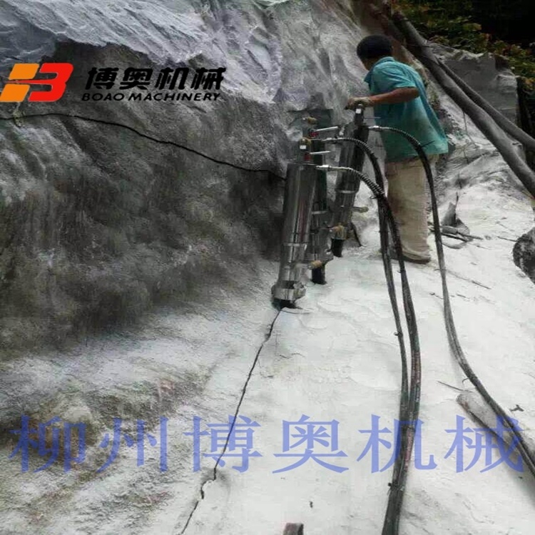 地基(ji)石開挖設(she)備劈裂機(jī)