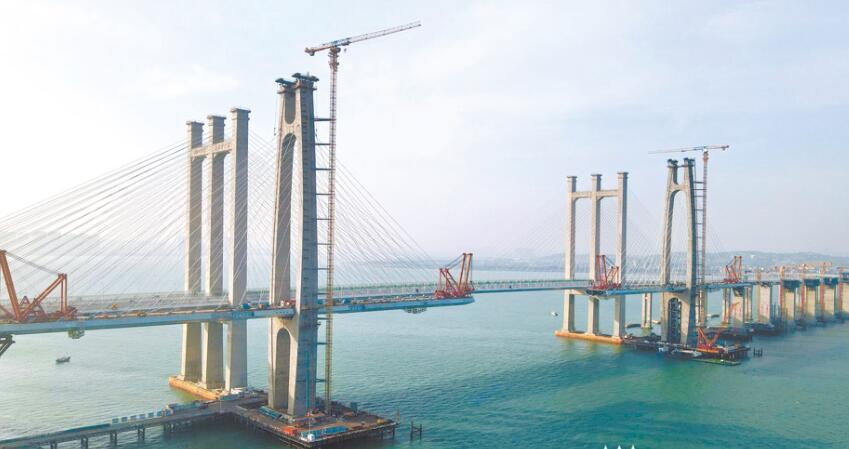 福廈客(kè)專泉州(zhou)灣跨海(hai)大橋南(nán)輔助跨(kuà)順利合(he)龍