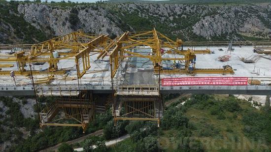 電建市(shi)政公司(si)波黑泊(bo)奇特利(li)大橋次(cì)邊跨合(hé)龍