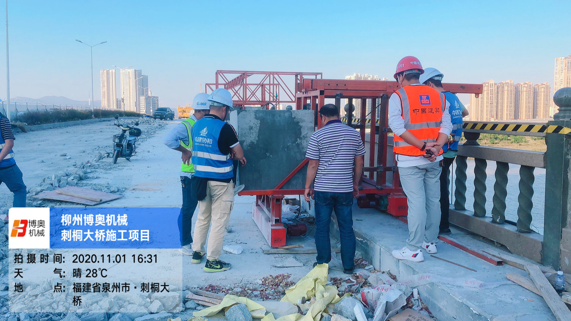 橋梁(liang)吊籃檢(jiǎn)修維護(hù)作業車(che)