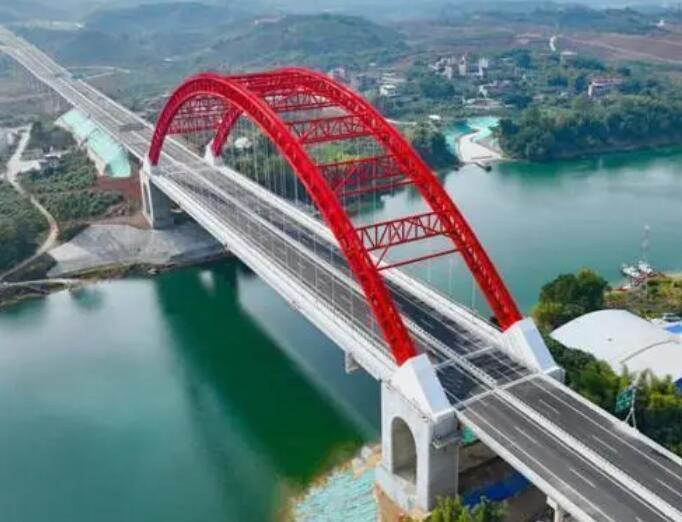 巴馬至田(tián)東高速公路建(jiàn)成通車