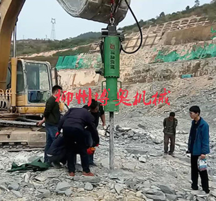 劈石機廠(chǎng)家供應專(zhuan)業破硬石(shi)頭