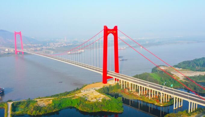 湖北(bei)棋盤洲(zhou)長江公(gong)路大橋(qiáo)正式通(tong)車