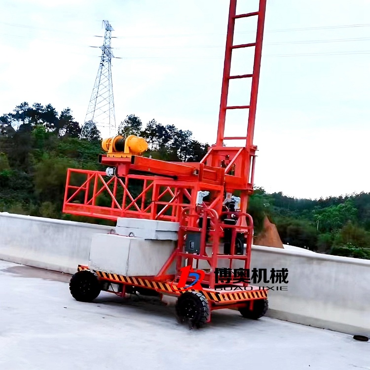 高架橋(qiao)排水管(guan)道安裝(zhuang)施工電(diàn)動吊籃(lan)設備