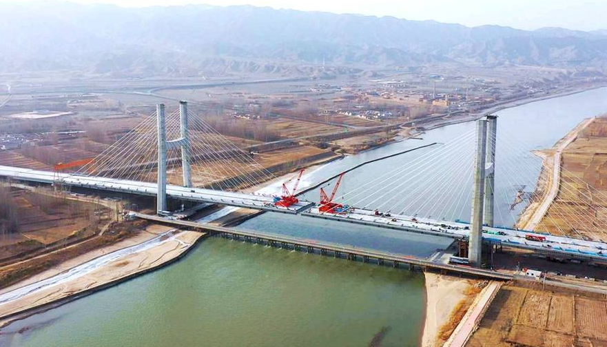 創(chuang)甯夏四(sì)項紀錄(lù)！中衛下(xià)河沿黃(huáng)河公路(lu)特大橋(qiáo)主橋順(shùn)利合龍(lóng)