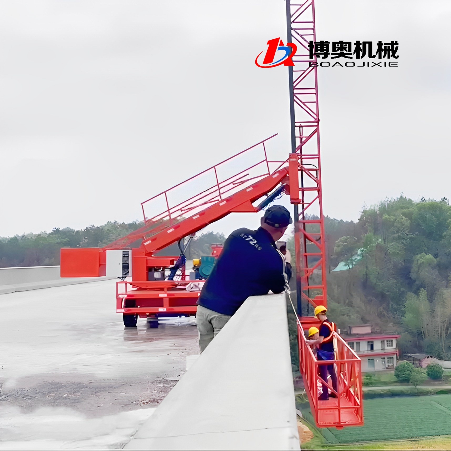 M60可跨越(yue)防抛網(wǎng)的液壓(yā)橋梁排(pai)水管側(cè)邊安裝(zhuang)設備_檢(jian)修車