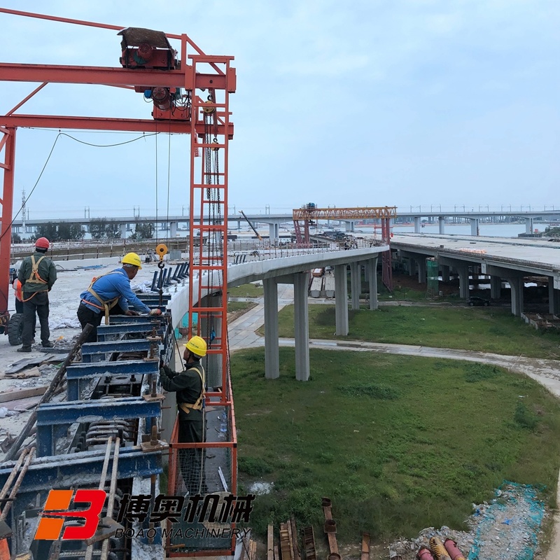 高架橋(qiao)防撞牆模闆(pǎn)施工車
