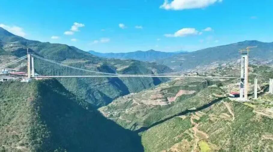 雲南(nán)永大高(gao)速江底(dǐ)河大橋(qiáo)主橋合(he)龍