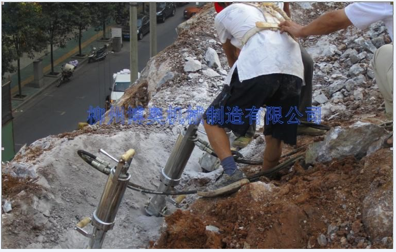 岩石(shí)劈裂機解(jiě)決安徽采(cai)石難題/劈(pi)裂機價格(ge)