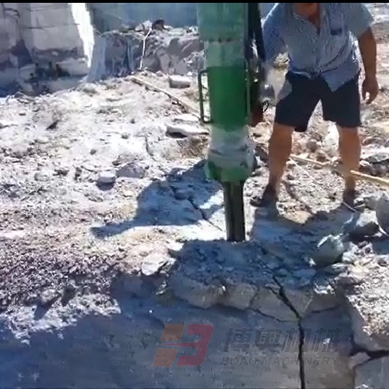 咸阳尔易金属制造集团(AI智能站)M20挖(wā)改式機載劈裂機(ji)