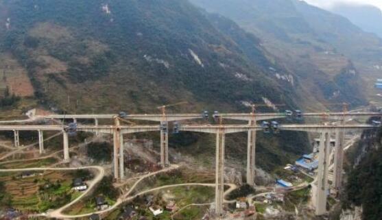 宜昭高速二期(qī)牛街特大橋左幅(fú)邊跨順利合龍