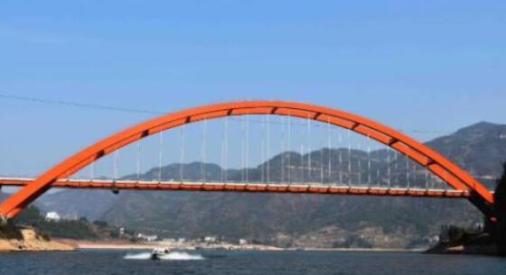 巫山雙龍大橋即(jí)将建成通車