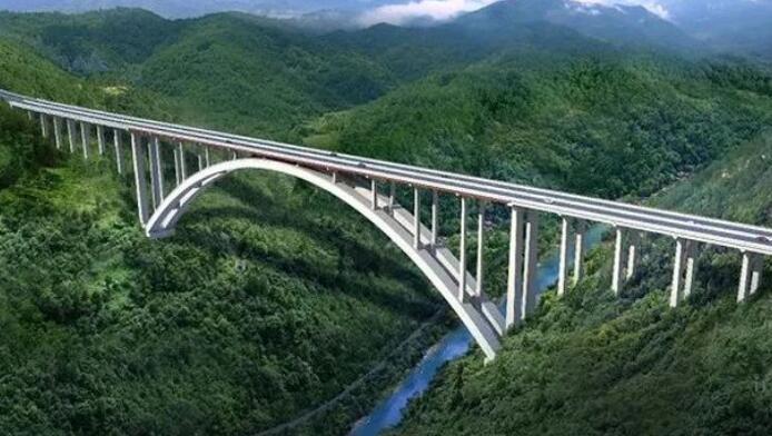 樂西高速蘇壩(ba)特大橋纜索試(shi)吊完成 跨徑在(zài)同類公路橋梁(liang)中位列全國第(dì)二