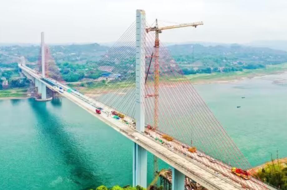 泸州市白沙長(zhǎng)江大橋全力沖刺(ci)在5月份實現通車(chē)運行