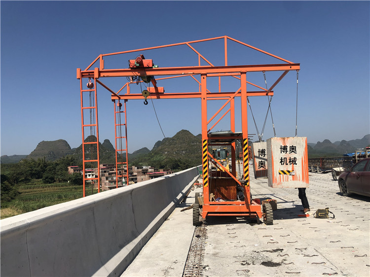 防撞牆模闆台(tái)車操作事項