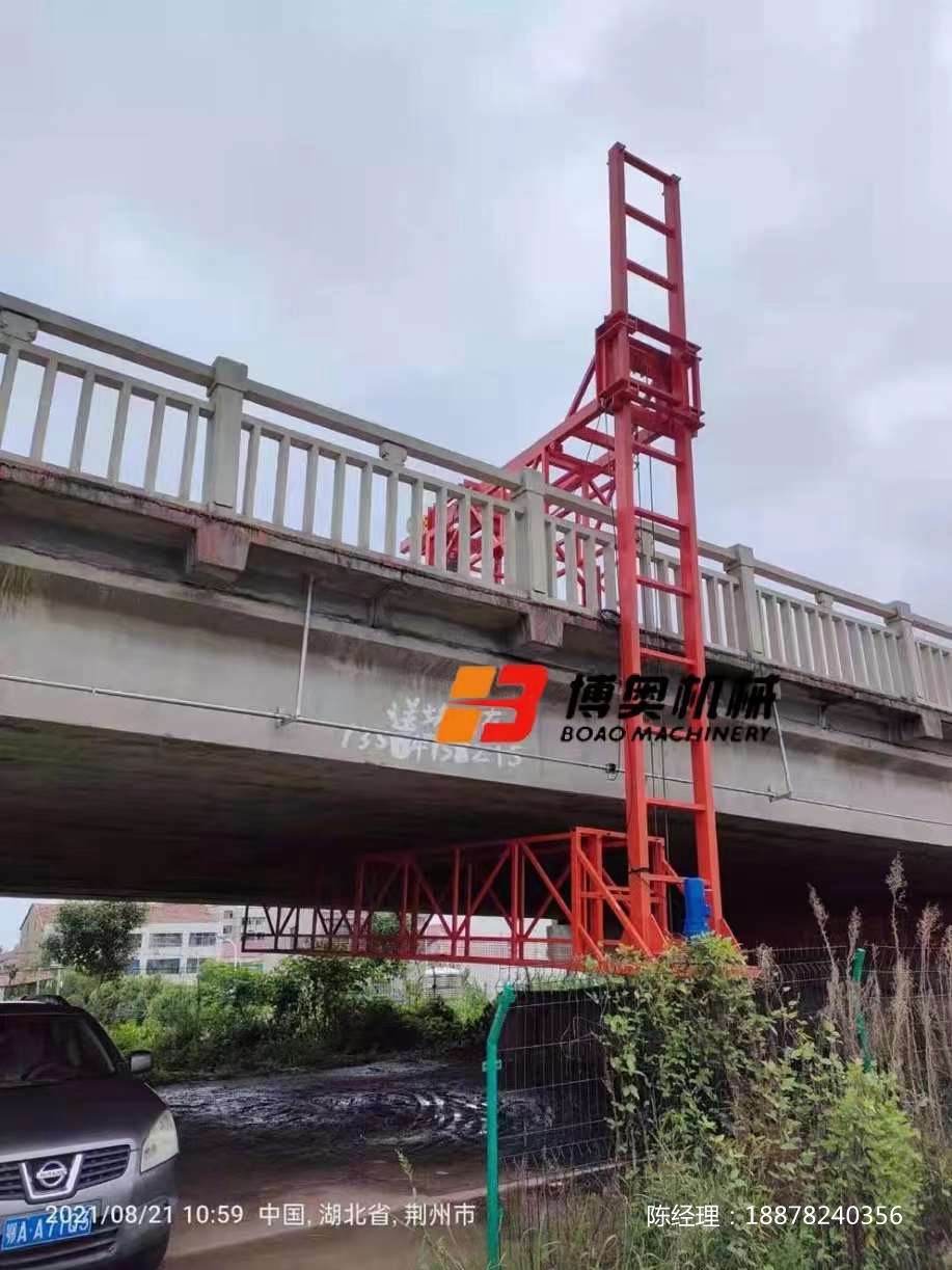 高速路(lù)橋梁雨(yu)水管安(ān)裝車