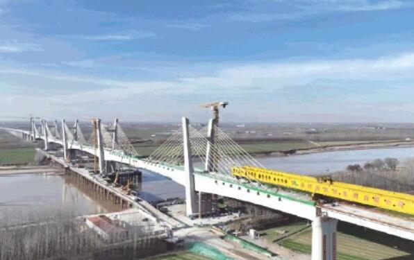 濟鄭高鐵長(zhang)清黃河特大橋：全(quan)膠拼連續梁橋創(chuàng)世界之最