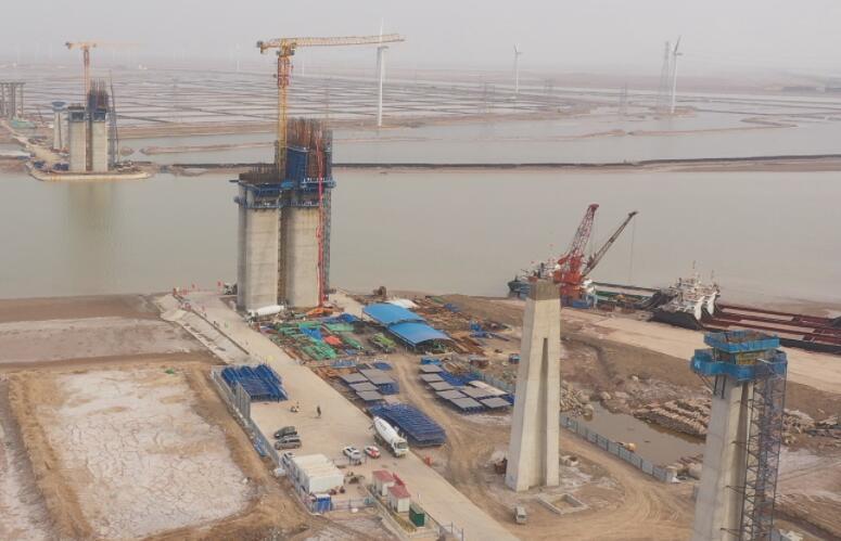 世界第一跨徑梁(liáng)橋套爾河特大橋(qiáo)零号塊完成首次(cì)澆築