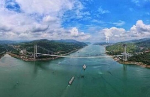 重(zhòng)慶在建(jiàn)最大跨(kua)徑橋梁(liang)新田長(zhǎng)江大橋(qiáo)順利合(hé)龍