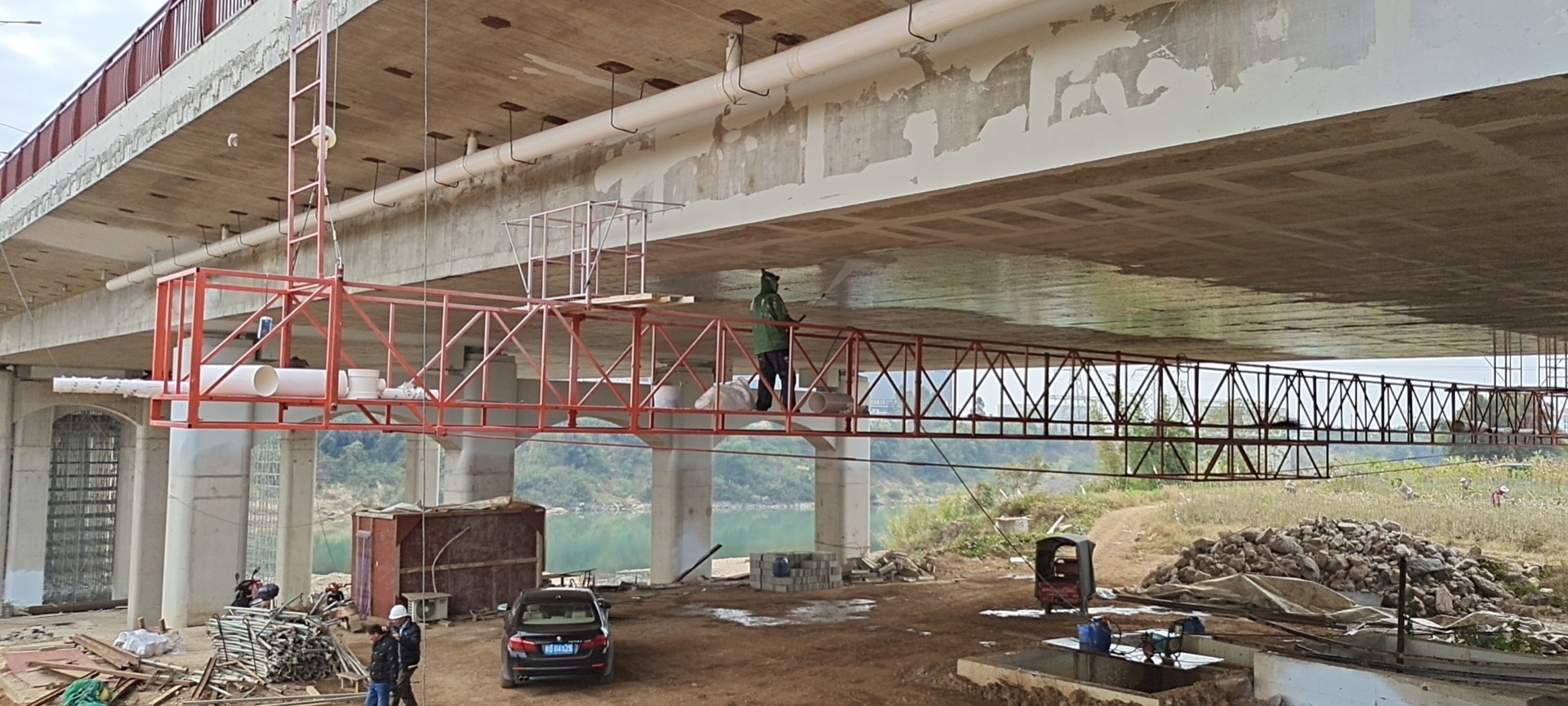 服務好的(de)橋梁吊籃(lán)廠家質量(liang)一定不會(hui)差！