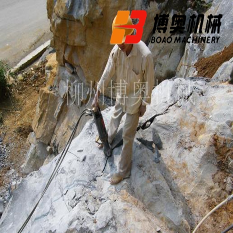 礦山破石(shi)劈裂機設備(bèi)